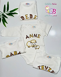 Anne-Baba-Teyze-Dede yazılı çıtçıtlı bebek zıbın