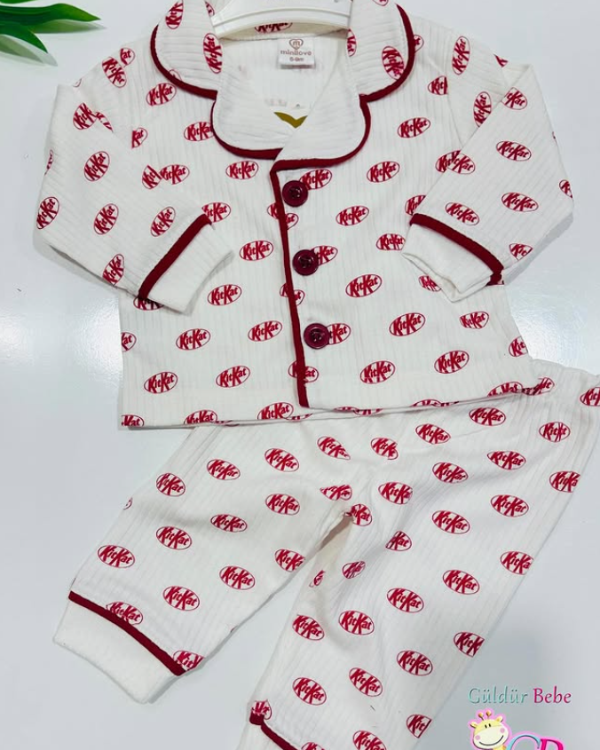 Kit Kat Desenli Raporlu Yakalı Kız Pijama Takım