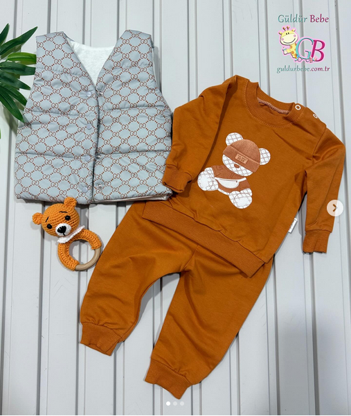 Bereli oturan ayıcık nakışlı şişme yelekli 3’lü bebek takım