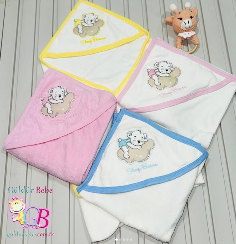 Bulutta uyuyan ayıcık nakışlı bebek havlu